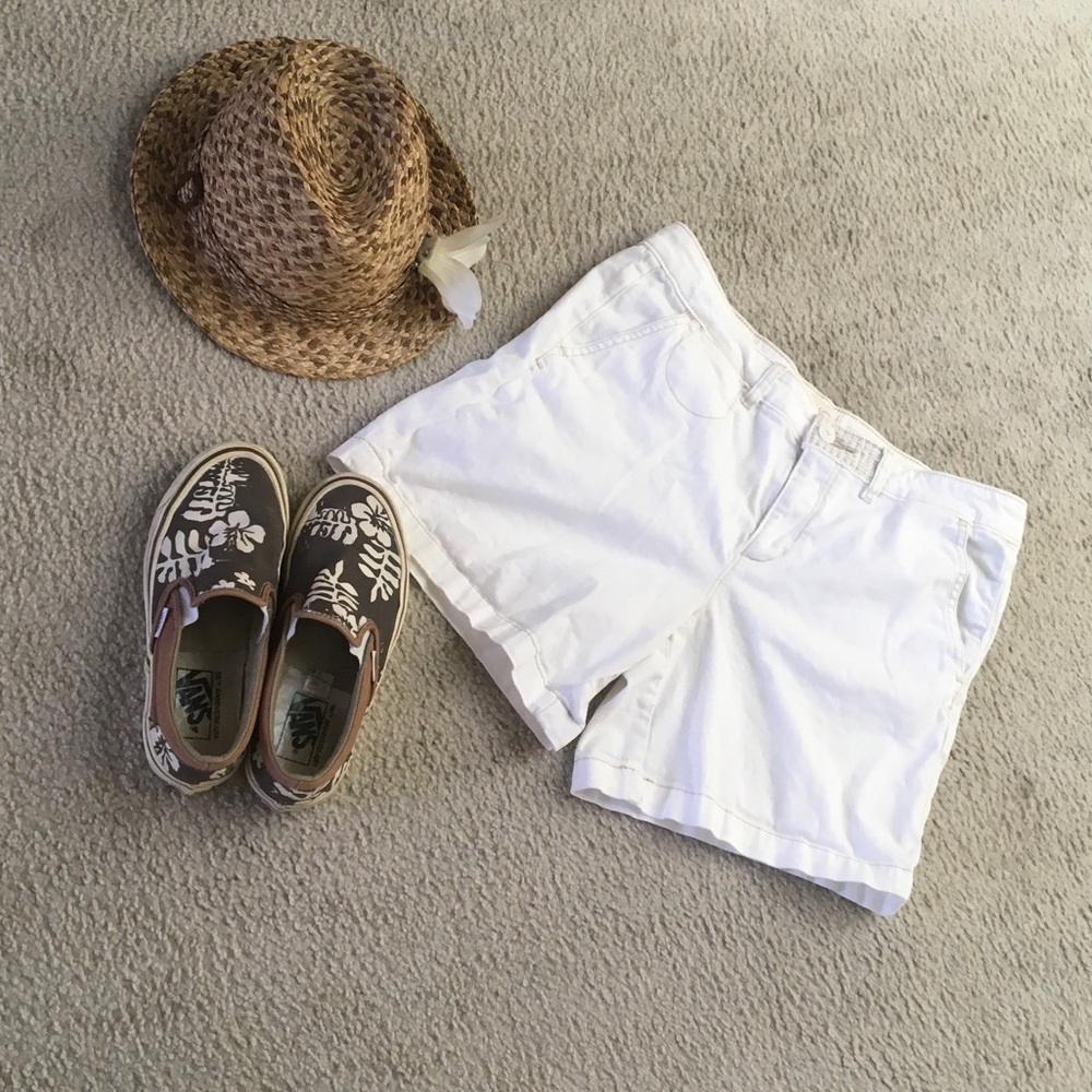 ANTHROPOLOGIE/“CHINO”RELAXED FIT IN WHITEwTAN DOUBLE STITCHING TRIM